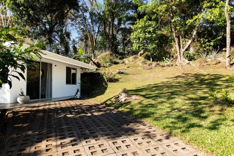 Casa 13: Beautiful green garden