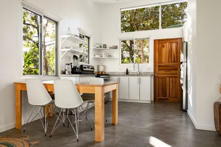 Casa 13: Kitchen with dining table
